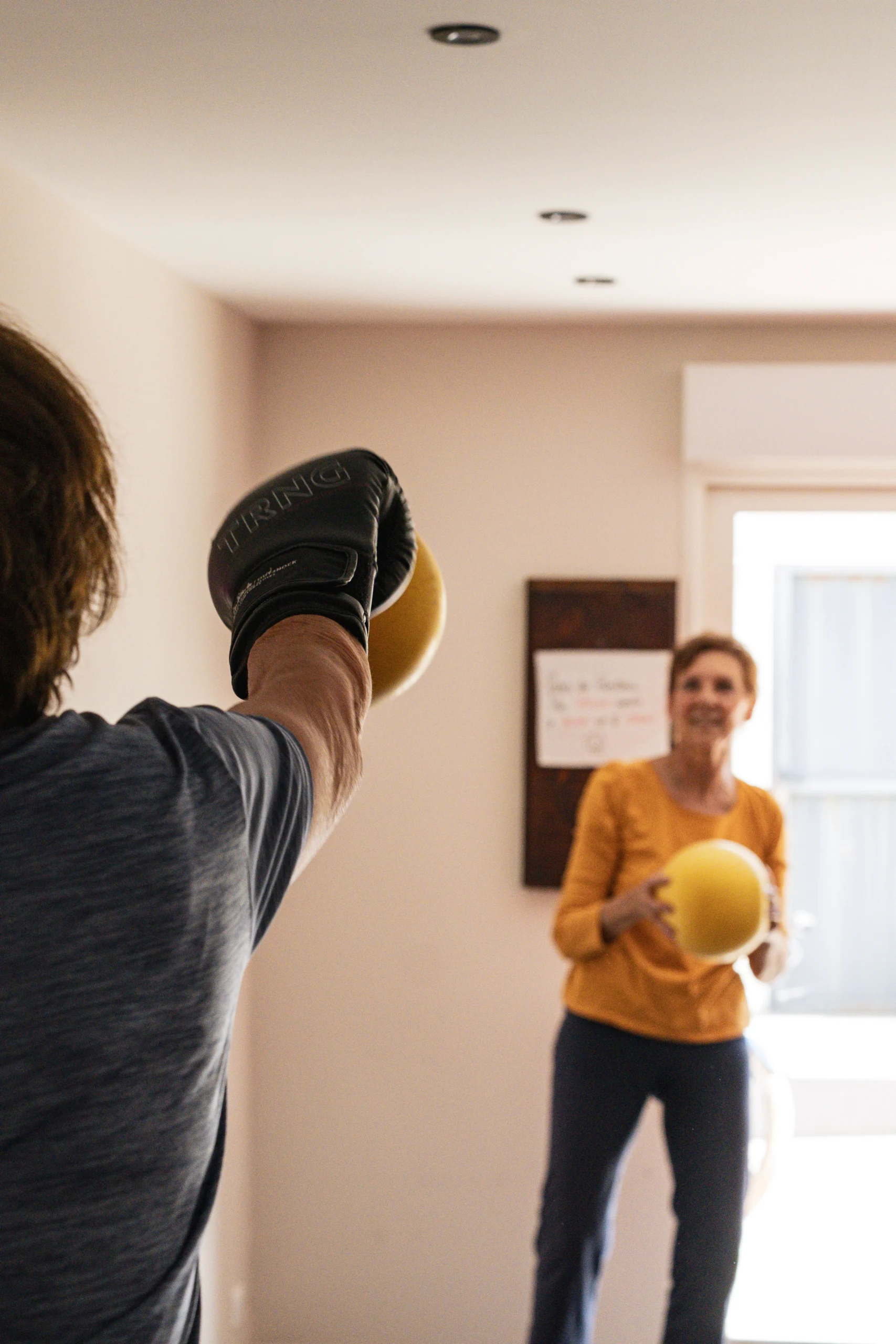 Séance de sport adapté encadrée par un animateur formé à la Maison Rose & Olivier de La Rouvière, destinée aux bénéficiaires dans le cadre de l'accompagnement et des soins de support contre le cancer.
