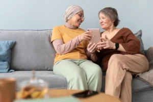 Accompagnement d'une personne senior dans l'utilisation d'une tablette numérique